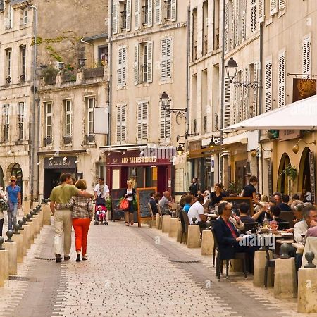 Charmant Cocon Iode Cosy Equipe, Baigne De Lumiere, Situe Au Coeur De La Rochelle A 1Min A Pied Du Marche Central Avec Tv Et Wifi Extérieur photo