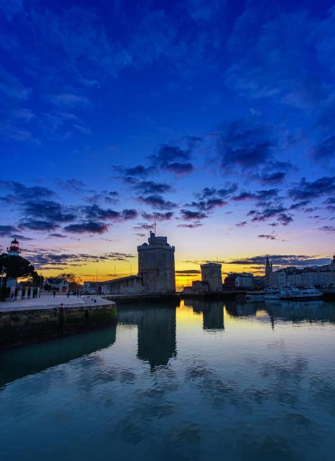 Charmant Cocon Iode Cosy Equipe, Baigne De Lumiere, Situe Au Coeur De La Rochelle A 1Min A Pied Du Marche Central Avec Tv Et Wifi Extérieur photo
