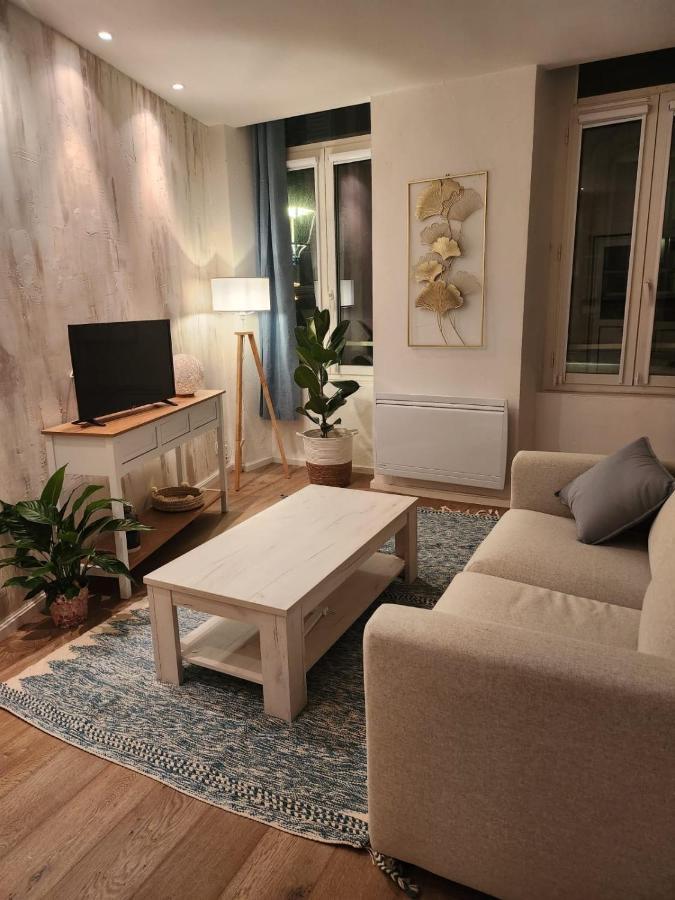 Charmant Cocon Iode Cosy Equipe, Baigne De Lumiere, Situe Au Coeur De La Rochelle A 1Min A Pied Du Marche Central Avec Tv Et Wifi Extérieur photo