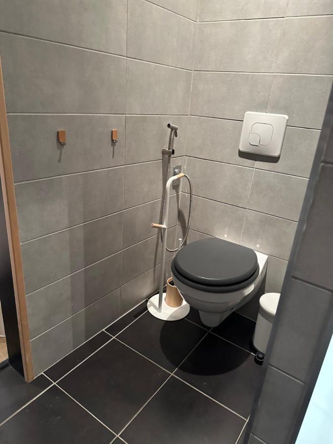 Charmant Cocon Iode Cosy Equipe, Baigne De Lumiere, Situe Au Coeur De La Rochelle A 1Min A Pied Du Marche Central Avec Tv Et Wifi Extérieur photo