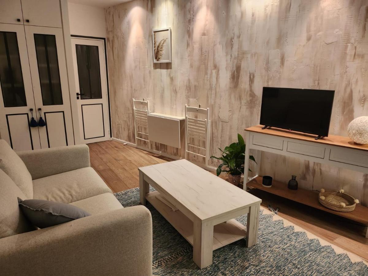 Charmant Cocon Iode Cosy Equipe, Baigne De Lumiere, Situe Au Coeur De La Rochelle A 1Min A Pied Du Marche Central Avec Tv Et Wifi Extérieur photo